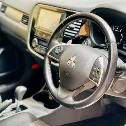 2014 Mitsubishi outlander image 9
