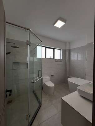 4 Bed Apartment with En Suite at Oledume Road image 9