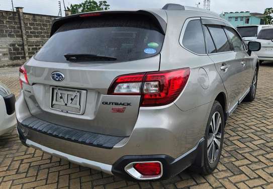 Subaru outback Brown 2018 AWD image 7