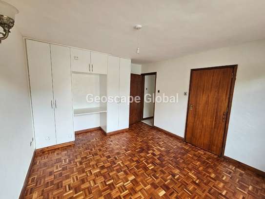 5 Bed House with En Suite in Nyari image 9