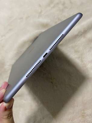 Apple iPad 5th Gen. 32GB, Wi-Fi + Cellular 9.7'' image 5