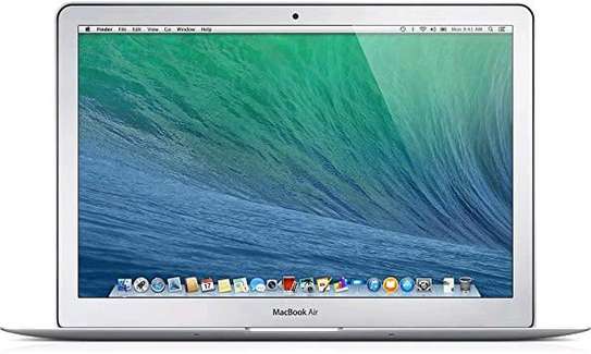 MacBook air 2015 ci5 4gb 128gb ssd image 2