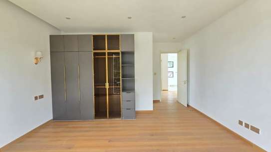 5 Bed House with En Suite in Lavington image 9