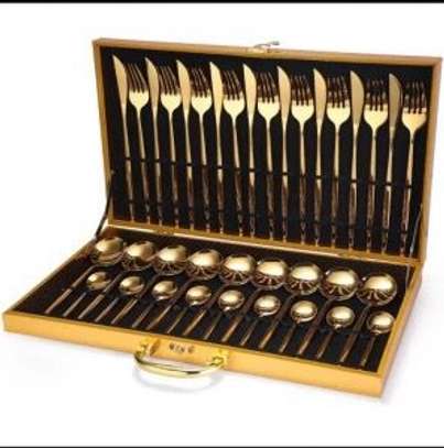 36 pieces briefcase cutlery set:Gold colour image 1