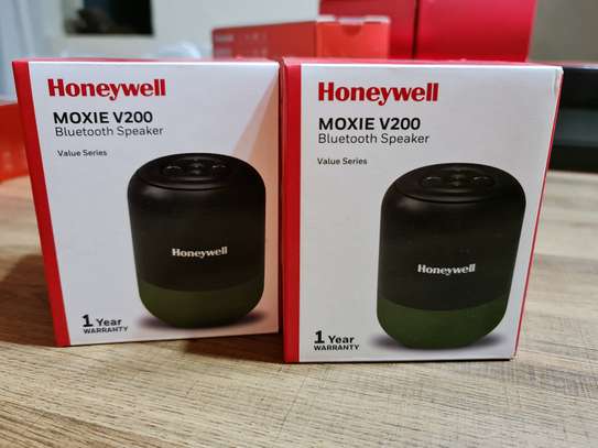 Honeywell Moxie V200 Light & Portable Bluetooth Speaker image 8