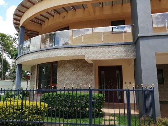 5 Bed Townhouse with En Suite at Lavington Green image 3