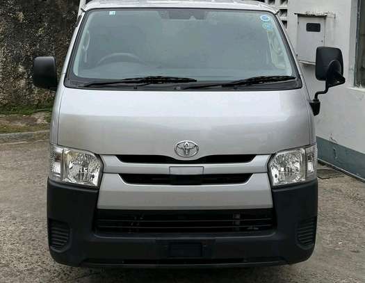 TOYOTA HIACE image 1