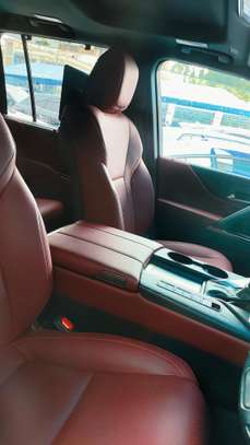 Lexus LX600 2022 black Automatic petrol image 5