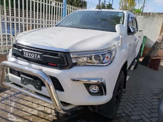 Toyota Hilux Double cabin image 1