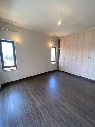 3 Bed Apartment with En Suite in Kileleshwa image 11