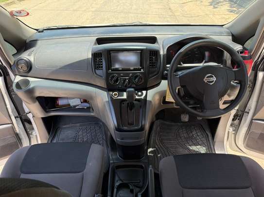 Nissan Nv200 white image 4