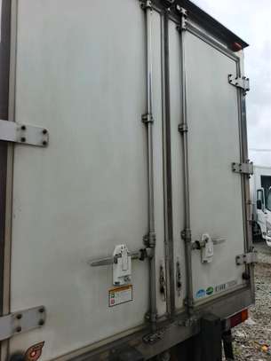 Mitsubishi canter freezer body image 4