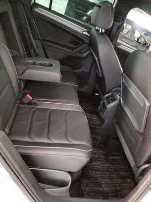 Volkswagen tiguan 2019model sunroof R-line image 3