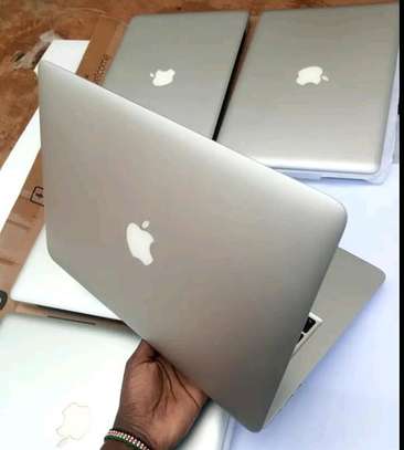 MacBooks, MacBook pro,air sales image 2