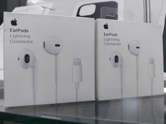 Iphone Wired EarPods - Lightning Connector image 3