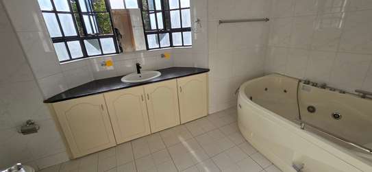 4 Bed House with En Suite at Plains 34 image 4