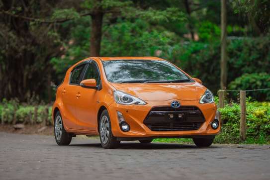 Toyota Aqua Orange 2015 image 2