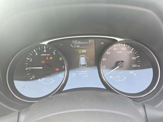 X-TRAIL image 2