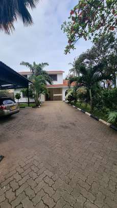 4 Bed House with En Suite at Nyali image 2