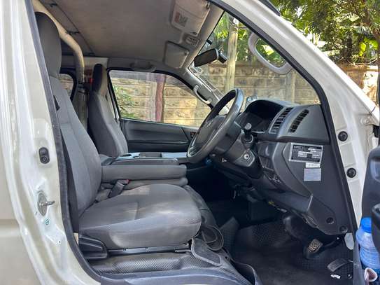 Toyota Hiace image 5