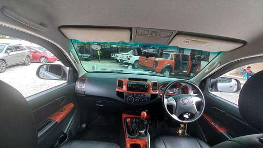 Toyota hilux double cabin image 7