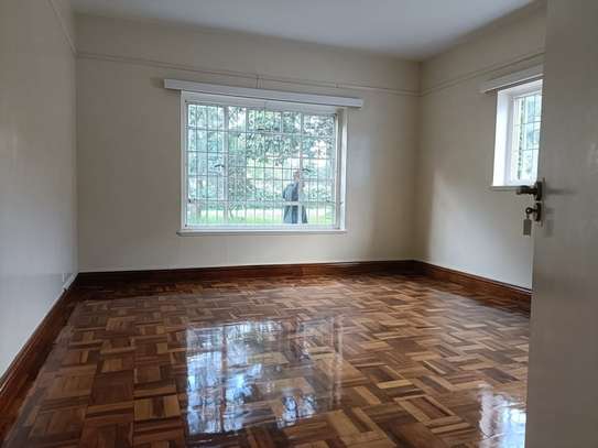 4 Bed House with En Suite in Rosslyn image 6