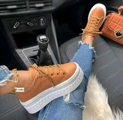 Quality Ladies Comfy Sneakers image 4