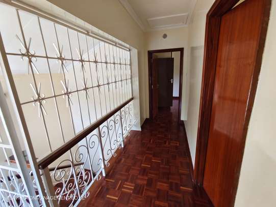 3 Bed House with En Suite at Lavington Green image 5