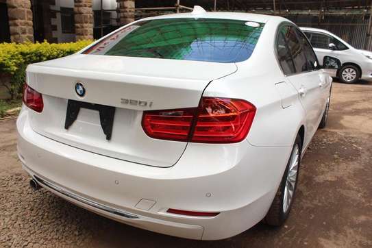 BMW 320i 2015 image 3