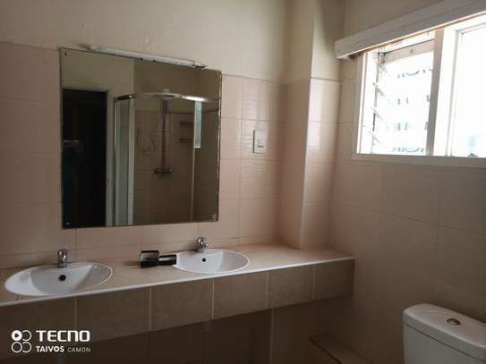 4 Bed House with En Suite at Baringo Dr image 39