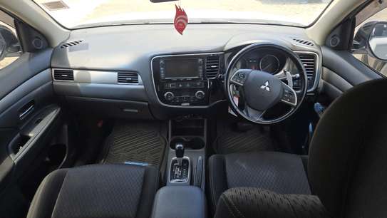 MITSUBISH OUTLANDER 2015MODEL 7 SEATER image 2