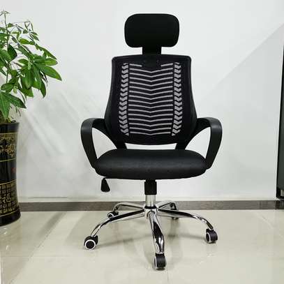 Office Seat: Black Swivel Adjustable Seat With 360° Rotation image 4