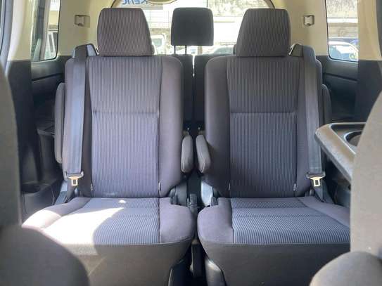 Toyota Noah Gold 2018 new Shape image 3