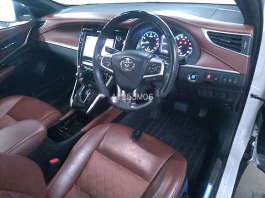 Toyota harrier 2019 image 5