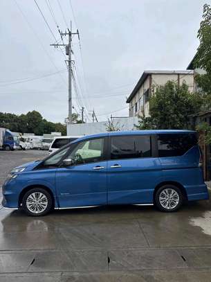 Nissan Serena s-hybrid image 7