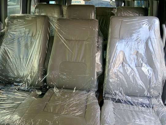 TOYOTA HIACE 9L COMMUTER 2019MODEL MANUAL DIESEL image 8