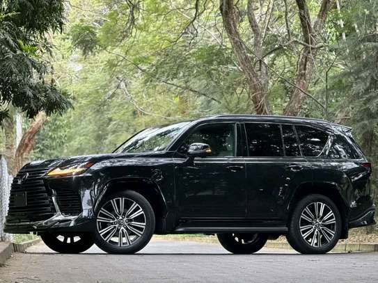 2023 Lexus LX600 image 3