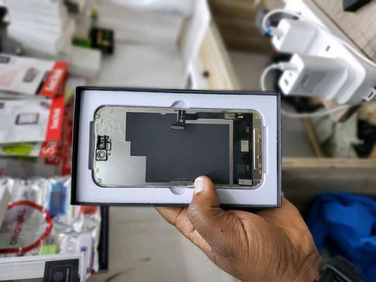 iPhone 15 pro original GX screen image 3