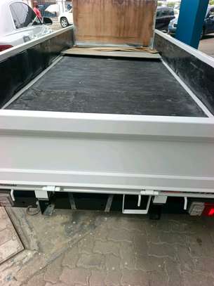 Hino Dutro image 6