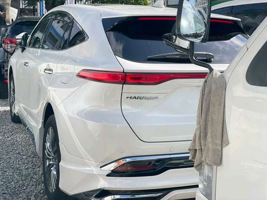 TOYOTA HARRIER NEW SHAPE 2020MODEL HYBRID MOONROOF image 4