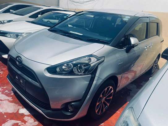 Toyota sienta hybrid 2018 image 5