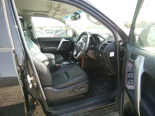 LANDCRUISER PRADO 2.8L DIESEL WITH  SUNROOF AND LEATHER image 6