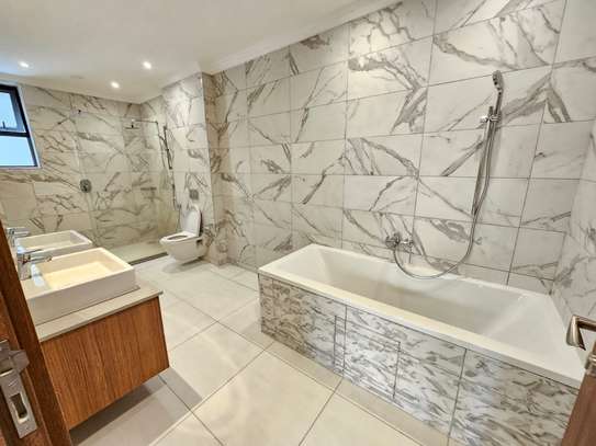 2 Bed Apartment with En Suite in Westlands Area image 5