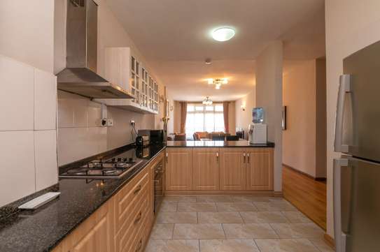 Serviced 1 Bed Apartment with En Suite at School Lane image 9