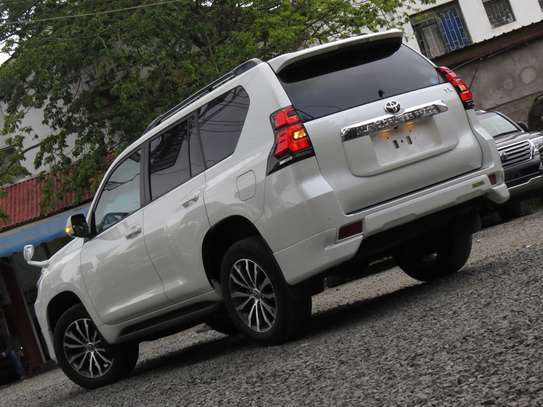 201/ Toyota Prado New Shape Pearl SUNROOF LEATHER image 2