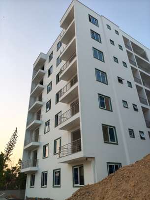 Serviced 2 Bed Apartment with En Suite at Links Road image 1