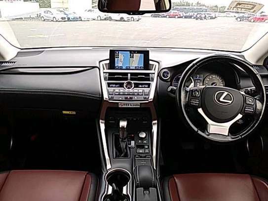 Lexus NX 300 image 5