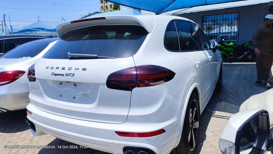 Porsche Cayenne GTs 2018 White image 9