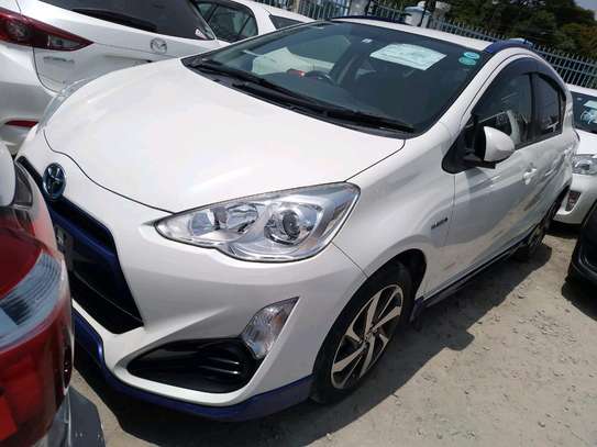 Toyota Aqua white color 2017 model image 8