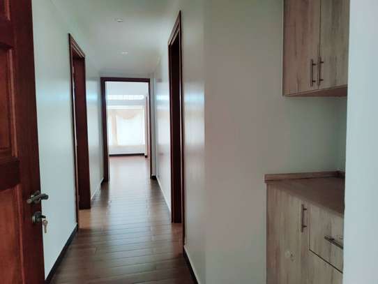 4 Bed Apartment with En Suite in Parklands image 7
